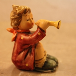 Hummel 391 Girl with Trumpet