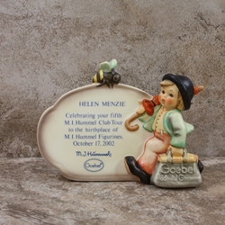 M.I. Hummel 900 Merry Wanderer Plaque, Helen Menzie, 2000, Tmk 8, Type 1