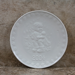 M.I. Hummel 925 Garden Gift 2004 Annual Plate Tmk , White, Type 1