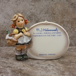 M.I. Hummel 722 Little Visitor Plaque, Type 1, Tmk 7, Without Graphics, Type 1