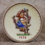 Hummel 269 1976 Annual Plate, Apple Tree Girl