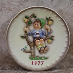 Hummel 270 1977 Annual Plate,  Apple Tree Boy