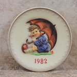 Hummel 275 1982 Annual Plate, Umbrella Girl