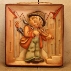 Hummel 93 Little Fiddler, Plaque