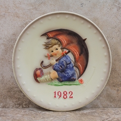 Hummel 275 1982 Annual Plate, Umbrella Girl