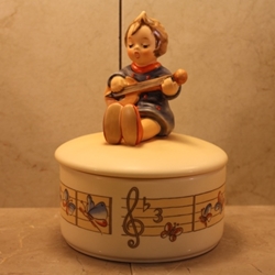 Hummel IV/53 Joyful Candy / Music Box, Type 1