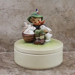 Hummel III/ 58 Playmates Candy Box, Type 2