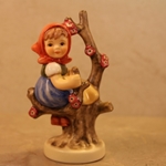 M.I. Hummel 141 4/0 Apple Tree Girl Tmk 8, Stages Of Production 5, Type 1