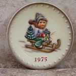 M.I. Hummel 268 Ride Into Christmas 1975 Annual Plate Tmk 5, Type 1