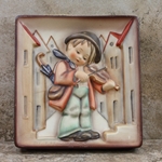 M.I. Hummel 93 Little Fiddler Plaque Tmk 3, M.I. Hummel Signature Front, Type 1