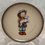 M.I. Hummel 68/T 2002 Lost Sheep, Miniature Plate, Tmk 8