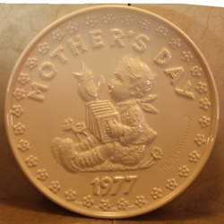 M.I. Hummel 501, 1977 Mother's Day Plate (Never Issued)