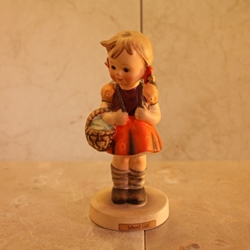 M.I. Hummel 81 2/0 School Girl, Tmk 3 (5)