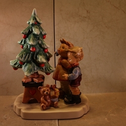 M.I. Hummel 2015 Wonder of Christmas, Tmk 7, Type 1