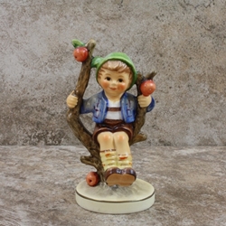 M.I. Hummel Figurines 142 3/0 Apple Tree Boy / Disney Figurines 50 Years, Type 2