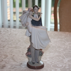 ‎Lladro Figurine, #5282 Over The Threshold