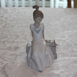 ‎NAO by Lladro Girl Watching the bird Girl And Bird Figurine Daisa 2002