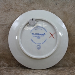 M.I. Hummel 265 Hear Ye, Hear Ye Annual Plate 1972, Arbeitsmuster, Color, Red X, Tmk 5