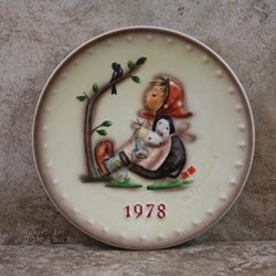 M.I. Hummel 271 Happy Pastime 1978 Annual Plate Tmk 5, Type 1