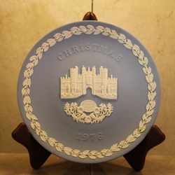 Wedgwood Christmas Plate 1976 Hampton Court