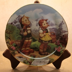 Danbury Mint, M I Hummel Plate ~ Little Explorers