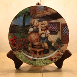 Danbury Mint, M I Hummel Plate ~ Squeaky Clean