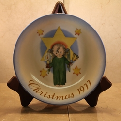 Berta Hummel Plate, 1977 Christmas, Herald Angel, 7th Issue