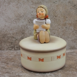 M.I. Hummel IV/389 Girl with Sheet of Music Tmk 8, Type 1