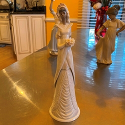 ‎‎Lladro Figurine #6200 Bridal Bell