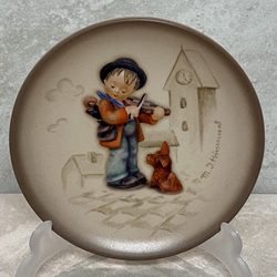 M.I. Hummel 1/T 2004 Puppy Love, Miniature Plate, Tmk 8