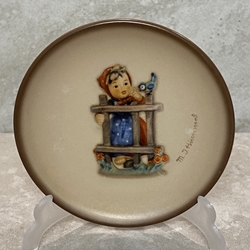 M.I. Hummel 203/T 2002 Signs of Spring, Miniature Plate, Tmk 8