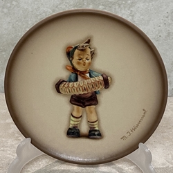 M.I. Hummel 185/T 2002 Accordion Boy, Miniature Plate, Tmk 8