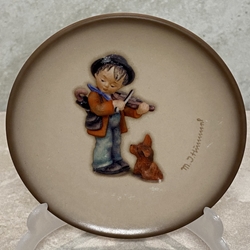 M.I. Hummel 1/T 2002 Puppy Love, Miniature Plate, Tmk 8