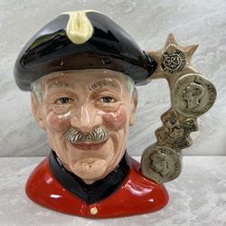 ‎Royal Doulton® Chelsea Pensioner D6817