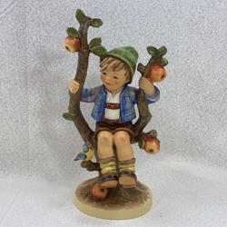 M.I. Hummel 142/V Apple Tree Boy, Tmk 4