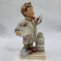 M.I. Hummel 322 Little Pharmacist,, Rizinusöl, Arbeitsmuster, Color, Red Line, Tmk 5