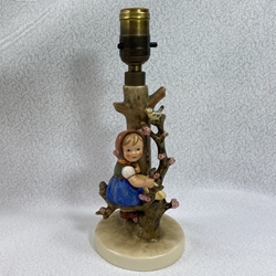 M.I. Hummel 229 Apple Tree Girl, Table Lamp Tmk 2