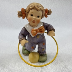 M.I. Hummel 2088/A Playing Around, M.I. Hummel Club 2003/2004, Tmk 8